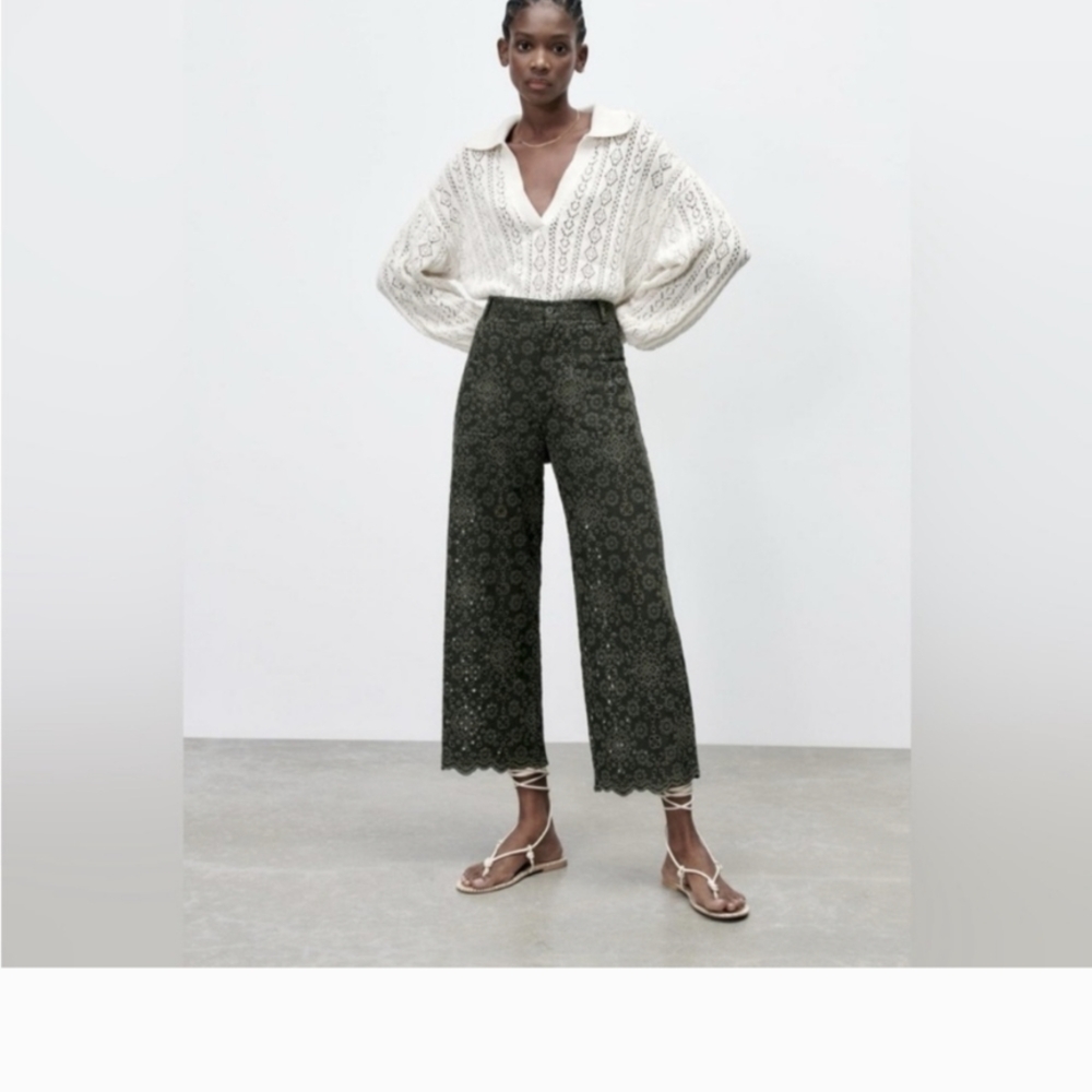 Zara Embroidered Eyelet Dark Green Cropped Trousers with scalloped trim size 4